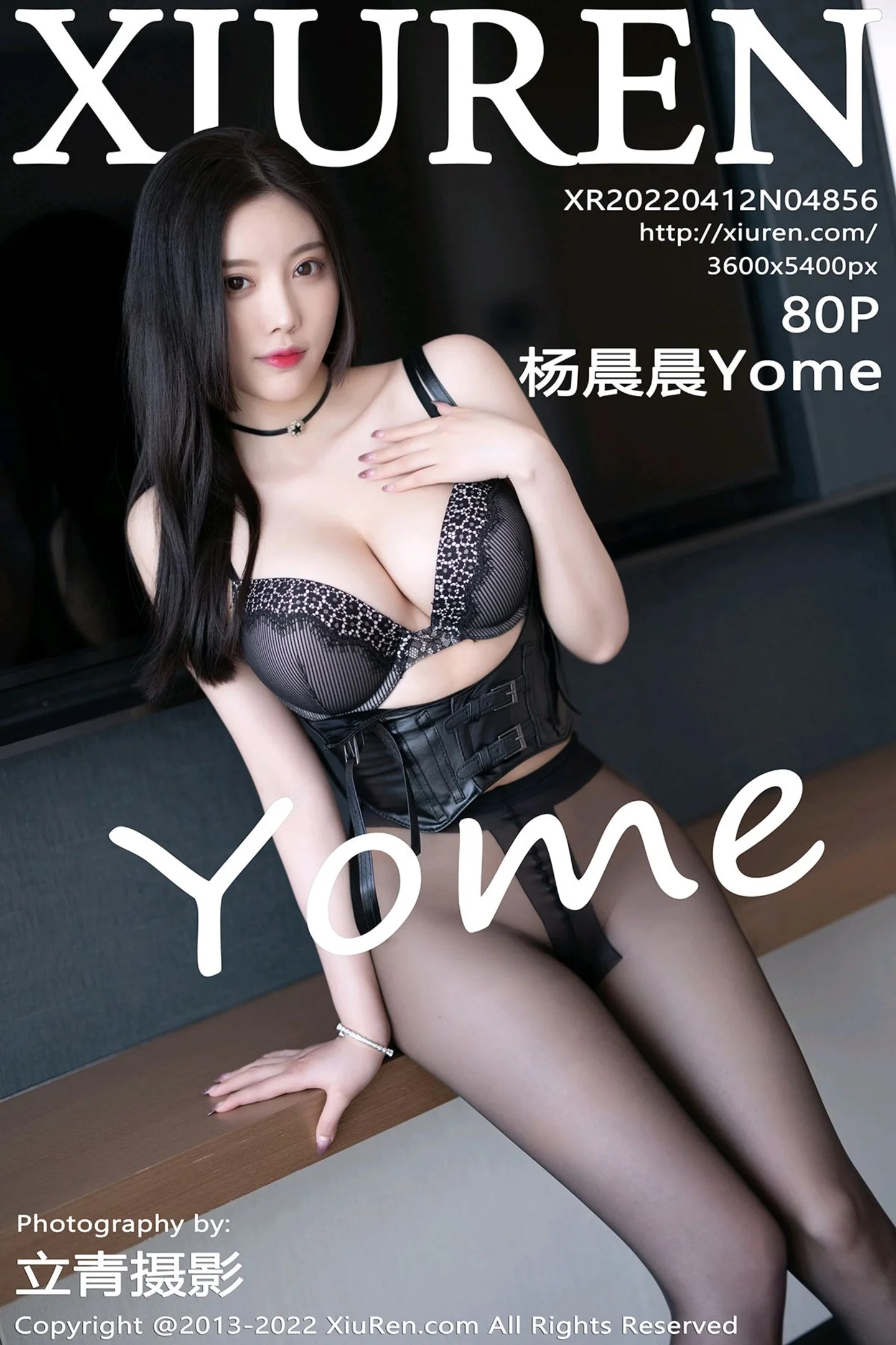 [XiuRen秀人网]VOL.4856 女神杨晨晨Yome性感白T配黑短裙半脱露黑色蕾丝内衣诱惑写真80P-秀人网官方网站
